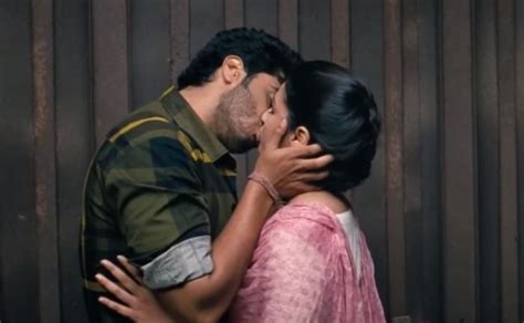 Top First Time Onscreen Hot Kisses Of Bollywood Actresses Hot Kiss Bollywood Actress