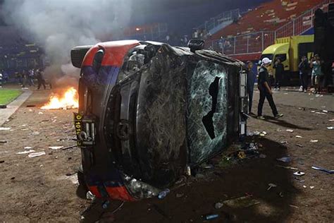Dua Polisi Juga Kehilangan Nyawa Dalam Kerusuhan Sepak Bola Di Malang Panduan
