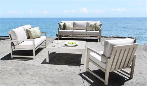 Rattan outdoor furniture with the art of weaving as its core adds an exquisite and modern touch to commercial & residential space of various styles. Venice Cast Aluminum Seating Collection