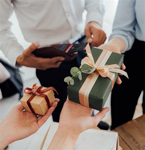 Gift-Giving Etiquette for Business
