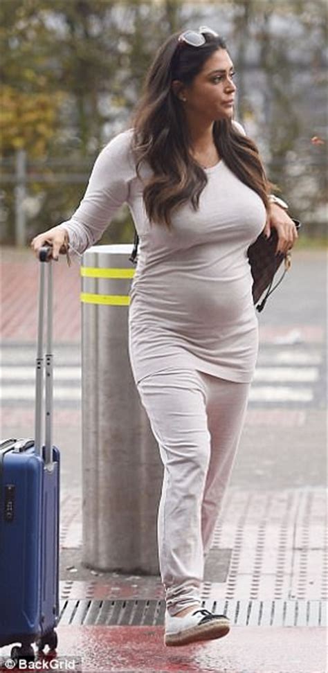 Pregnant Casey Batchelor Shows Off Her Burgeoning Bump Daily Mail Online
