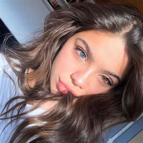 Pin by 𝓐𝓭𝓪 on g i r l s Brown hair selfie th hairstyle Beauty girl