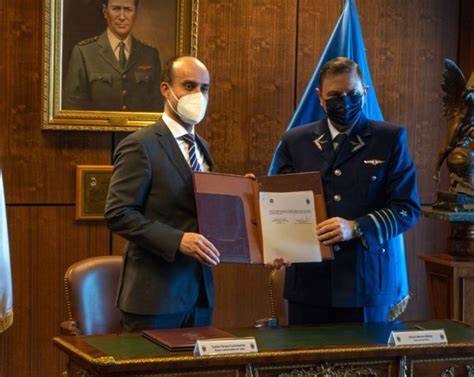 Universidad de Talca firma convenio con la Fuerza Aérea de Chile