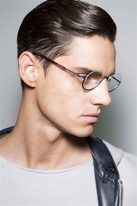 We show you how to use gel for those effortless looks. Men's Hair Gel: Why This is Your New Go-to Product