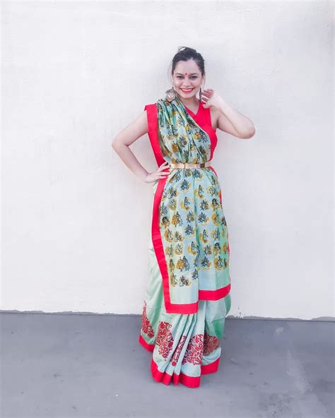 4 Ways To Wear A Saree To Show The Pallu Chiconomical