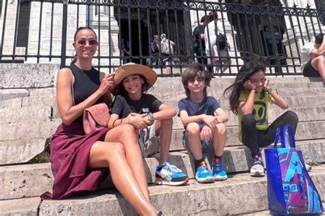 Zoe Saldaña Explores Paris With All Three Of Her Kids Photos