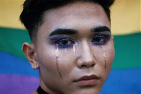Le pene sono quelle già previste dall'articolo 604 bis del codice penale per i reati di istigazione e compimento di atti discriminatori e. Non c'è più tempo: discutiamo e approviamo subito la legge Zan