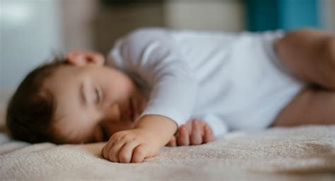 When do newborns sleep longer? How can I get my baby to sleep longer in the morning ...