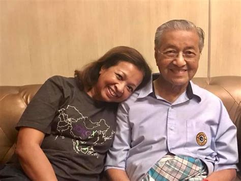 Datuk mahathir, iskandar berasal dari pulau pinang, katanya. Marina Mahathir: "Jangan Kirim Hadiah Terus Ke Rumah ...