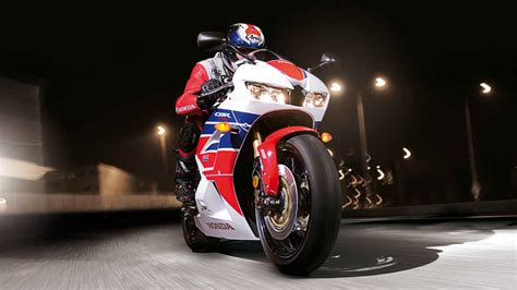 Latest Honda Cbr Range Super Sport Bikes From Honda Uk