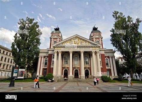 El Teatro Nacional Ivan Vazov Es Teatro Nacional De Bulgarias Fotos E