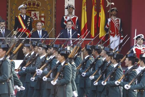 fotos del desfile militar del día de la hispanidad 2015 en madrid