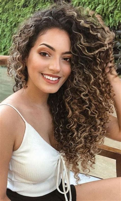 These 20 beautiful androgynous haircuts will inspire you. 22 Long Curly Hairstyles and Colors 2019