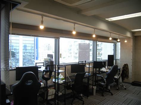 オフィスの壁面梁下にダクトレールを設置したい 工事編東京都杉並区のweb制作会社様より てるくにでんきの毎日は照明器具の毎日