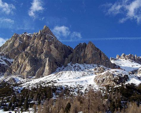 Lagazuoi Piccolo Climbing Hiking And Mountaineering Summitpost