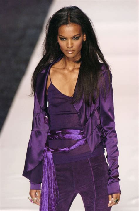 Emanuel Ungaro At Paris Fashion Week Spring 2005 En 2023 Moda De Alta