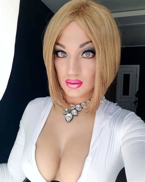 Pin On Crossdressing Gender Bending Transexuals Drag Queens