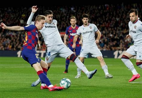 جدد المدير الفنى الأسباني بيب جوارديولا وعده بحصد لقب دورى أبطار أوربا بعد الخسارة من تشيلسي اللندني أمس الأحد. من هی الفرق والشخصیات الریاضیة المستفیدة من أزمة کورونا ...