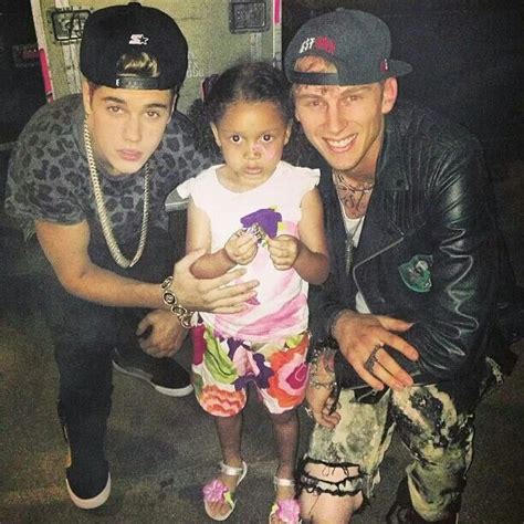 Machine gun kelly and his teenage daughter got a little treat while spending some time together out and about in malibu. Pin on Mgk ☆★☆ lace up