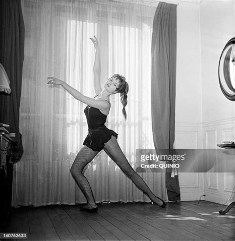 Brigitte Bardot Dancing Stock Fotos Und Bilder Getty Images