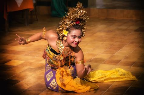 Legong Dance In Bali Classical Balinese Dance Performance Go Guides