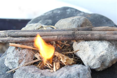 Mar 05, 2017 · make a fire (throw a bundle of wood on the ground and some flint and hit it with an iron weapon to start a fire) and equip your torch. 6 Ways to Make Fire Without Matches or a Lighter - wikiHow