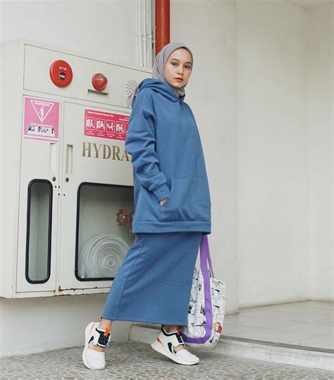 5 inspirasi padu padan hijab dan hoodie modis yang kekinian