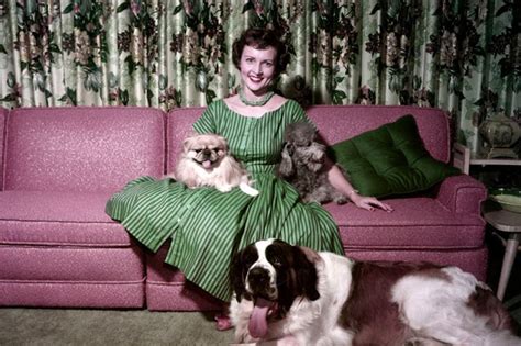 Lovely Photos Of Betty White At Home With Her Dogs 1954