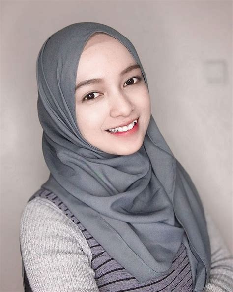 Pin Oleh Krazix Di Hijab Di 2020 Model Pakaian Hijab Wanita Cantik
