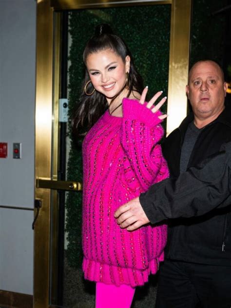 Selena Gomez Shines In Oversized Pink Dress Daily Research Plot