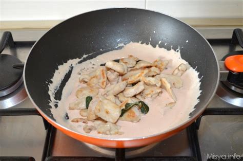 4 fette di pollo succo di 1 limone 1 cucchiaio di pepe rosa 1 scalogno q.b. » Pollo al pepe rosa - Ricetta Pollo al pepe rosa di Misya