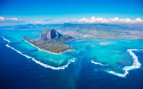 Zobrazte recenze, články a fotografi z underwater waterfall na webu tripadvisor. There's an Underwater Waterfall in Mauritius | Travel ...