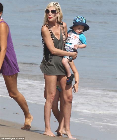 Tori Spelling And Dean Mcdermott Put On United Front At The Beach With