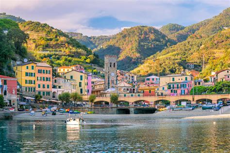 Monterosso Al Mare Antiguos Pueblos Costeros De Cinque Terre En Italia