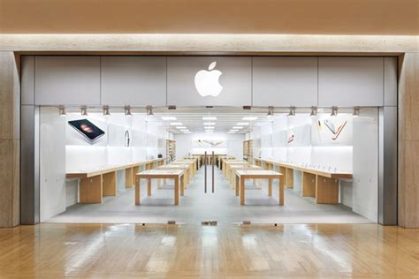 Much like their predecessors, mobisave offers you. Apple Store at Northbrook Court in Chicago Area Moving ...