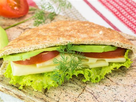 How To Make Avocado And Tomato Sandwiches