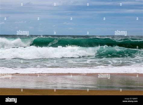 Braking Waves Of Maniniholo Bay Kauai Hawaii Usa Stock Photo Alamy