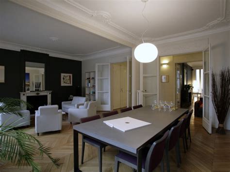 Rénovation classique - Ouest Home - Vue sur l'ensemble du salon-salle à