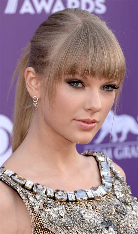 Top 10 Stunning Taylor Swift Updo Hairstyles Viva La Vibes