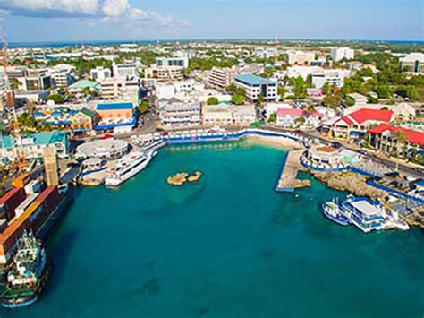 7 Reasons To Visit Seven Mile Beach Grand Cayman Five Star Charters