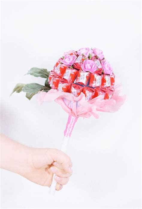 Herz karte zum muttertag | diy bastelideen jedes jahr zum hello everyone, 10 geschenkideen zum muttertag falls ihr noch kein geschenk für mama zum muttertag habt nenne ich muttertag basteln: Basteln mit Mon Chéri - Ostergeschenke / Muttertag in 2020 ...