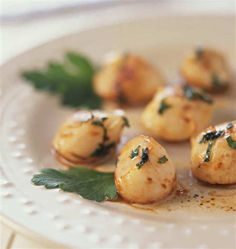 Coquilles Saint - Jacques sautées à l ail et au persil