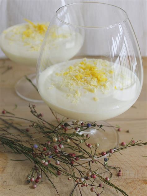 Limão, maracujá e chocolate, cremosas, deliciosas e fáceis de fazer. A mousse é caseira?: Mousse de Limão e Chocolate Branco
