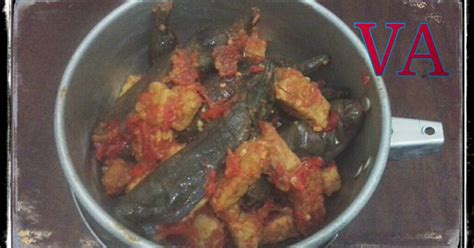 Jika minyak goreng telah panas, anda bisa langsung memasukan bumbu yang telah dihaluskan beserta lengkuas dan daun salam. Terong ungu - 878 resep - Cookpad