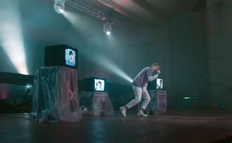 They grew up together from the age of thirteen and started working together when dave showed drew some tracks. Heat waves by Glass animals - Juansky