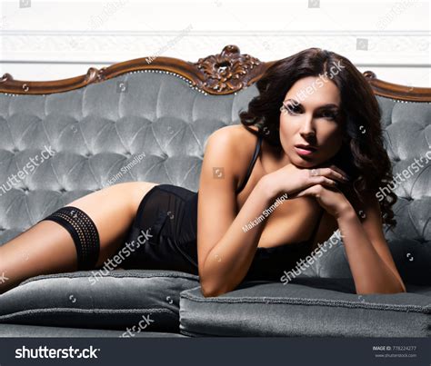 Sexy Wilde Frau In Erotischen Dessous Stockfoto Shutterstock