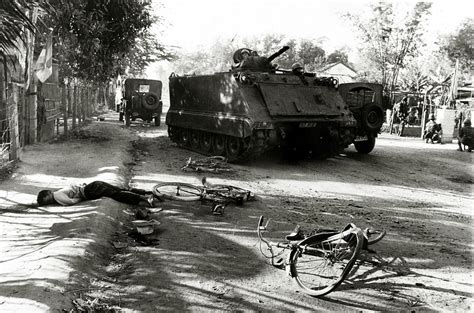 Aftermath Of A Viet Cong Ambush Da Nang 1968 War And Conf Flickr