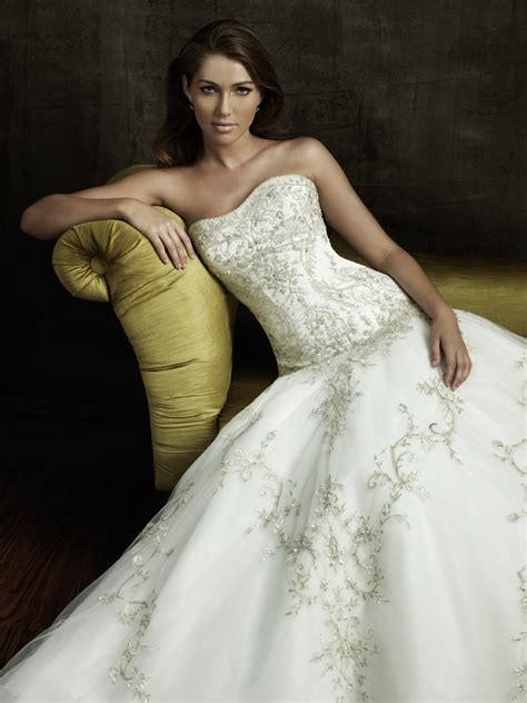 ball gown strapless satin tulle wedding dress with sparkle embroidery beading