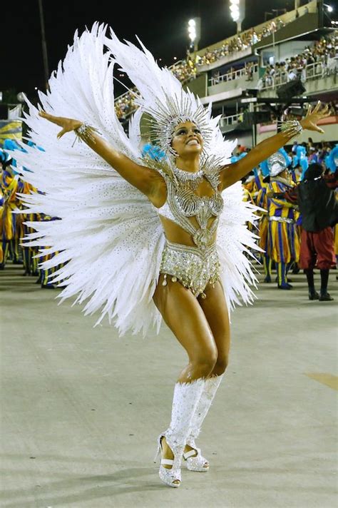 Los 16 Trajes Más Impactantes Del Carnaval De Brazil 2015 Con Imágenes