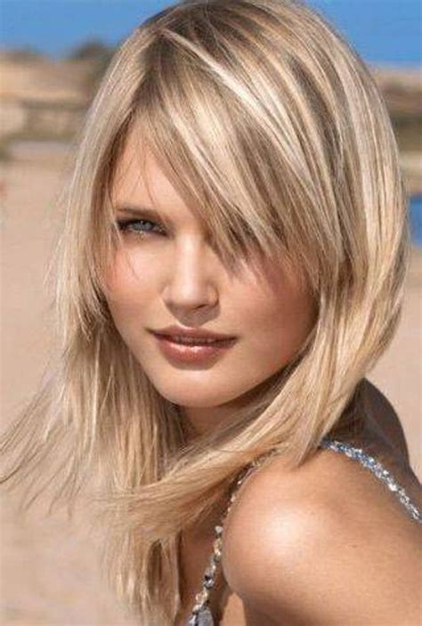 Medium length haircuts are very in at the moment. 20 Fashionable Mid-Length Hairstyles for Fall - Medium ...